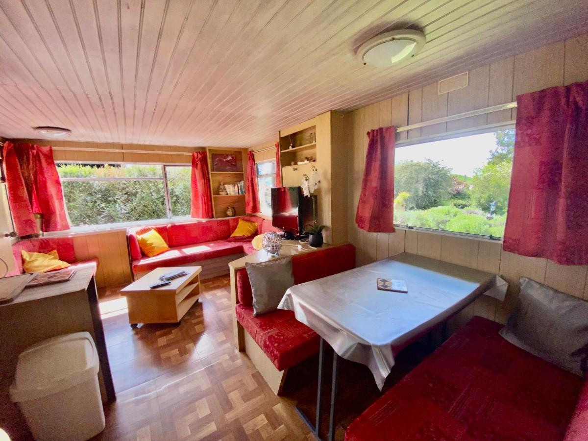 Mobilhome Sous Chalet En Bois A La Ferme Josnes Exterior photo